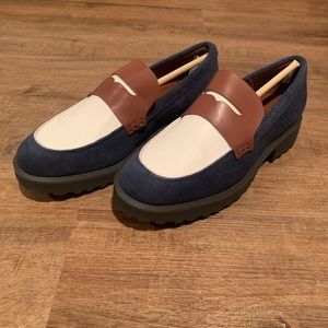 NEW Cole Haan, Geneva Loafer, Navy and White, size 6